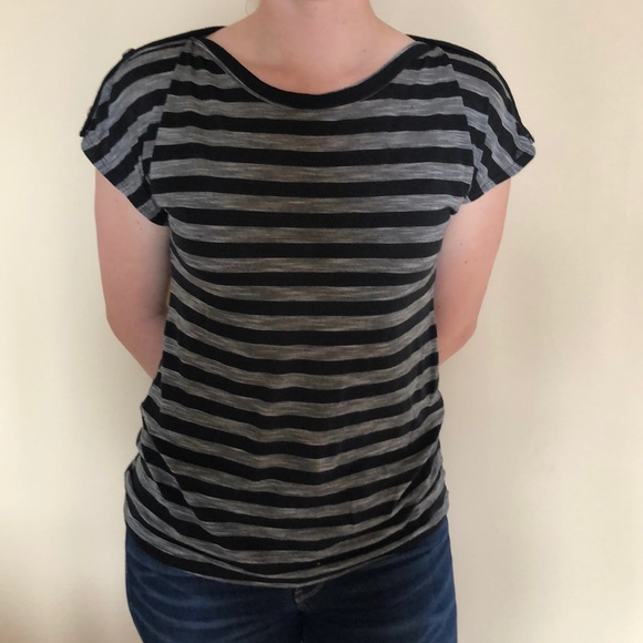 Striped tee with buttons on shoulder - Picture 4 of 5